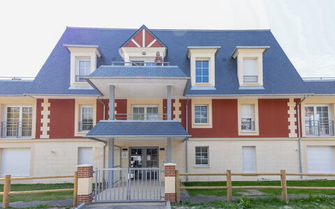 Nouvelle Vague: Bâtiment, Fenêtre, Propriété, Maison, Lot Terre, Chalet, Plante, Porte, Siding, Zone Résidentielle