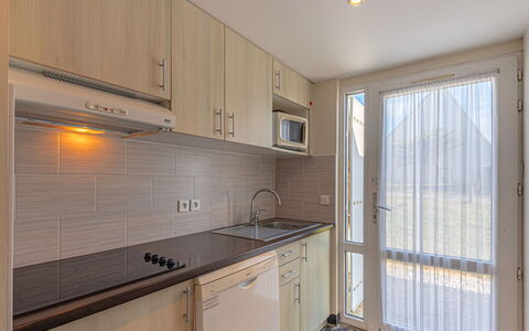 Guidel 604: Bois, Sol, Design Intérieur, Appartement, Sol, Plafond, Comptoir, Cuisine, Pièce, Composite