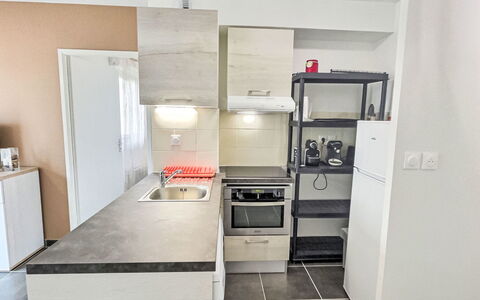 Valras Plage 110: Appareil De Cuisine, Cuisine, Comptoir, Principaux Appliance, Sol, Cabinetry, Meubles, Électroménager, Sol, Design Intérieur