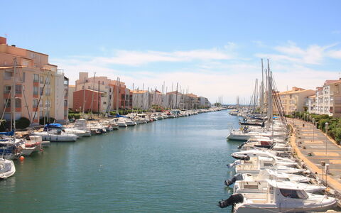 Cap D'Agde 808: L'Eau, Nuage, Ciel, Bateau, Bâtiment, Navire, Propriété, Plan D'Eau, Banque