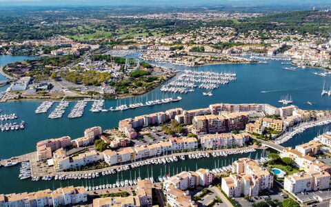 Cap D'Agde 808: L'Eau, Ressources En Eau, Ciel, Nuage, Bâtiment, Propriété, Jour, Bateau, Bleu, La Nature