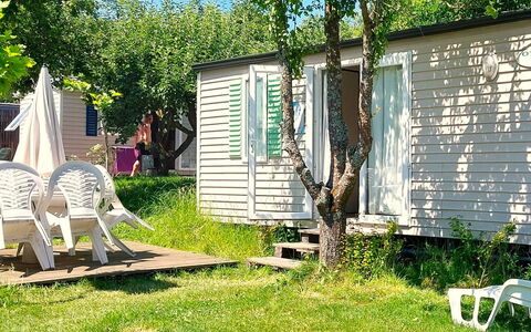 Prima: Plante, Arbre, Ombre, Lot Terre, Herbe, Bois, Bâtiment, Mobilier De Jardin, Loisir, Zone Rurale