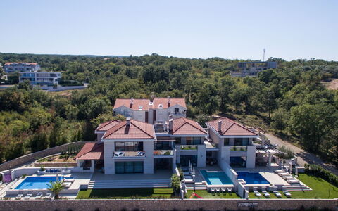 Villa Prestige: Ciel, Plante, Bâtiment, Jour, Propriété, Fenêtre, Arbre, Architecture, Design Urbain, Loisir