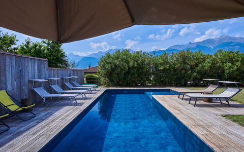 Woodhouse: L'Eau, Ciel, Plante, Propriété, Meubles, Piscine, Bleu Azur, Bleu, Ombre, Bâtiment