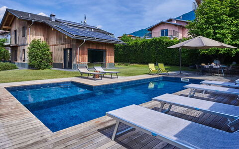 Woodhouse: L'Eau, Meubles, Propriété, Plante, Bâtiment, Nuage, Ciel, Piscine, Fenêtre, Bleu Azur