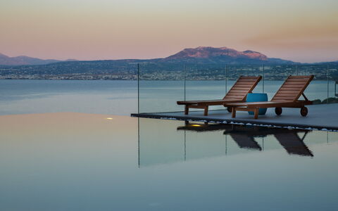 Nereid Luxury Villa: L'Eau, Ciel, Ressources En Eau, Jour, Bleu Azur, Montagne, Afterglow, Lac, Paysage Naturel, Crépuscule