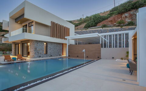 Nereid Luxury Villa: Ciel, Propriété, Piscine, Bâtiment, Fenêtre, Bleu Azur, Maison, Ombre, Loisir, Condominium