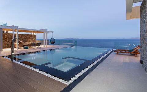 Nereid Luxury Villa: L'Eau, Ciel, Meubles, Piscine, Bâtiment, Bleu Azur, Maison, Balancelle, Bois, Mobilier De Jardin