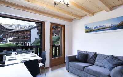 Les G'Rets 15.12: Meubles, Propriété, Canapé, Bâtiment, Confort, Design Intérieur, Éclairage, Salon, Cadre, Ombre