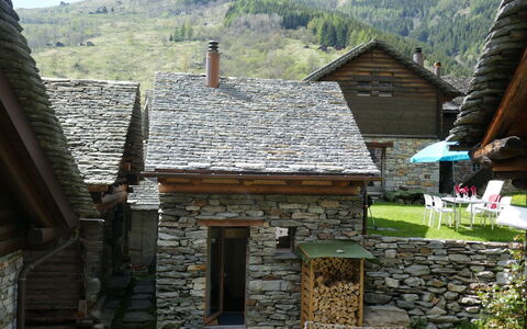 Rustico la Dimora: Propriété, Bâtiment, Montagne, Fenêtre, Ciel, Bois, Biome, Plante, Zone Rurale, Chalet