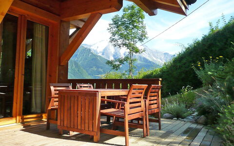 Du Bulle: Meubles, Pièce, Plate-Forme, Cabane En Rondins, Table, Bâtiment, Tache De Bois, Patio, Bois, Dur