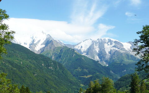 Du Bulle: Montagnes Relief, Montagne, Chaîne De Montagnes, Paysage Naturel, Montagnes, La Nature, Ciel, Station De Montagne, Végétation, Alpes