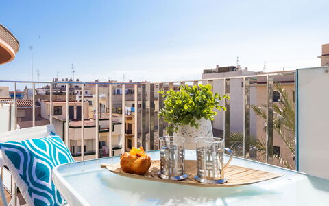 Lydia: Plante, Bâtiment, Ciel, Jour, Propriété, Fenêtre, Arbre, Design Urbain, Quartier, Condominium