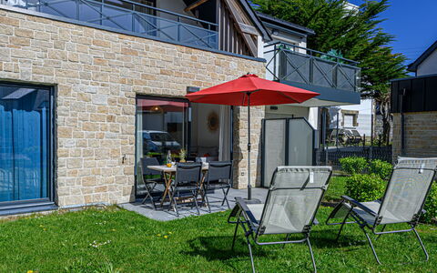 Carnac 174: Zone Résidentielle, Domicile, Chalet, Dalle, Balcon, Ombre, Biens, Mobilier De Jardin, Cour, Siding
