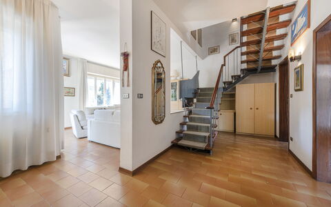 Casa Lelia: Cadre, Bois, Escaliers, Bâtiment, Salle, Porte, Design Intérieur, Sol, Sol