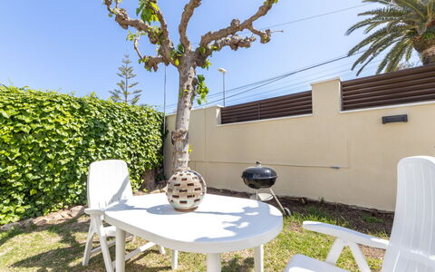 L'Estel: Ciel, Plante, Bâtiment, Jour, Propriété, Fenêtre, Arbre, Architecture, Design Urbain, Loisir