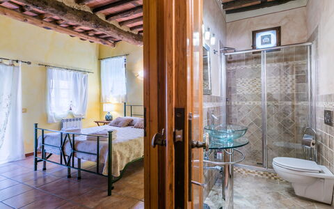 Santa Margherita: Propriété, Meubles, Design Intérieur, Évier, Bois, Sol, Luminaire Plomberie, Salle De Bains, Sol, Robinet