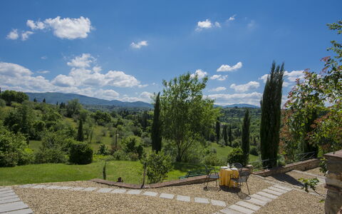 Borgo Delle Fonti: Ciel, Nuage, Plante, Paysage Naturel, Lot Terre, Végétation, Surface De La Route, Montagne, Arbre, Herbe