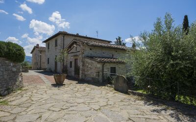 Borgo Delle Fonti: Plante, Ciel, Fenêtre, Bâtiment, Nuage, Maison, Lot Terre, Surface De La Route, Chalet, Arbre