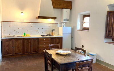 Le Fonti 11: Sol, Meubles, Design Intérieur, Bois, Plafond, Cuisine, Sol, Comptoir, Pièce, Appareil De Cuisine