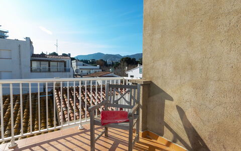 Llançà 236: L'Eau, Plante, Propriété, Bâtiment, Piscine, Ciel, Bleu Azur, Vert, La Nature, Arbre