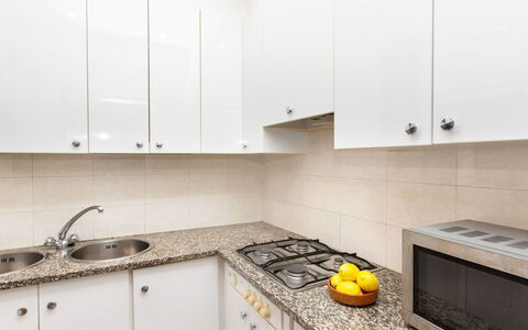 Llançà 236: Comptoir, Evier, Cabinetry, Propriété, Robinet, Cuisinière, Appareil De Cuisine, Évier, Cuisine, Cooktop