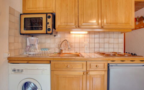 Saint Gervais 185: Cabinetry, Comptoir, Cuisine, Pièce, Propriété, Meubles, Principaux Appliance, Four Micro-Onde, Électroménager, Appareil De Cuisine