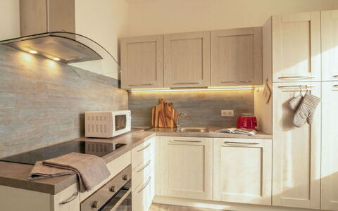 Arzachena 700: Cuisine, Appareil De Cuisine, Comptoir, Principaux Appliance, Cabinetry, Design Intérieur, Bois, Sol, Meubles, Sol