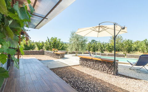 Il Vitigno: Ciel, Ombre, Plante, Loisir, Design Urbain, Bois, Paysage, Immobilier, Mobilier De Jardin, Toit