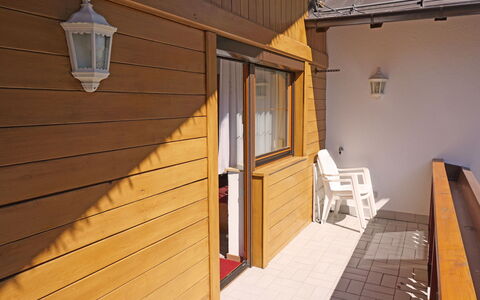 Apart 106 Wiesenhof: Propriété, Bâtiment, Bois, Fenêtre, Éclairage, Architecture, Porte, Tache De Bois, Mur, Sol