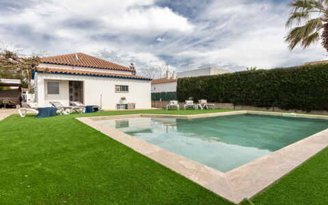 Stefania: Herbe, Jardin, Pelouse, Gazon Artificiel, Arrière-Cour, Piscine, Biens, Cour, Aménagement Paysager, Cour