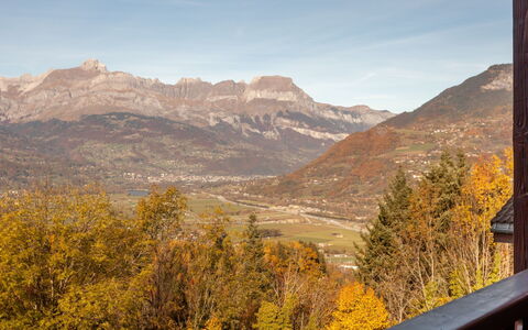 La Pointe D'Anterne: Ciel, Nuage, Montagne, Communauté Des Plantes, Écorégion, Paysage Naturel, Feuille, Montagnes, Mélèze, Lumière Du Soleil