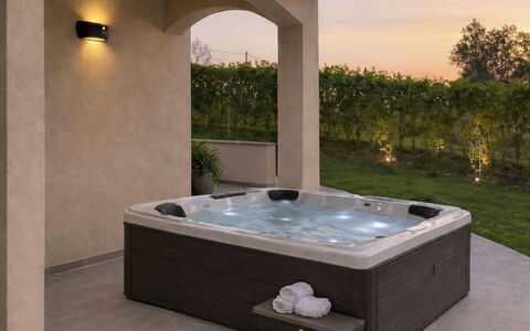 Eroa: Luminaire Plomberie, Baignoire, Piscine, Jacuzzi, Conception, Salle De Bains, Robinet, Recours, Caractéristique De L'Eau