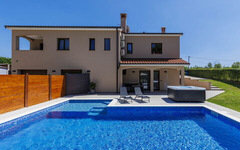 Eroa: Piscine, Zone Résidentielle, Domicile, Maison, Composite, Biens, Recours, Villa, Loisir, Balcon