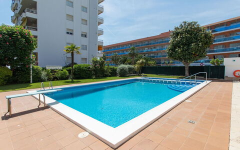 Miramar: Bâtiment, L'Eau, Ciel, Propriété, Plante, Jour, Piscine, Bleu Azur, Arbre, Nuage