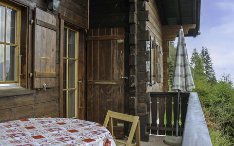 Chalet les Pitchounes: Propriété, Plante, Fenêtre, Table, Bois, Bâtiment, Chaise, Design Intérieur, Nappe De Table, Immobilier