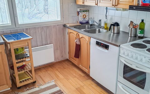Koivulahden Reinola: Appareil De Cuisine, Cuisine, Principaux Appliance, Comptoir, Sol, Électroménager, Bois, Cuisinière, Meubles, Cabinetry