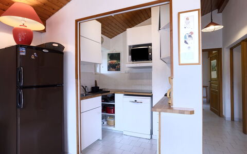 Saint Gervais 405: Cabinetry, Meubles, Propriété, Appareil De Cuisine, Comptoir, Cuisine, Bâtiment, Bois, Design Intérieur