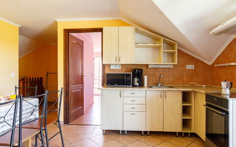 Lian: Cabinetry, Meubles, Comptoir, Cuisine, Tiroir, Bois, Bâtiment, Design Intérieur, Architecture, Sol