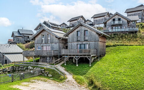 Firewater-Hütte: Nuage, Plante, Ciel, Bâtiment, Propriété, Fenêtre, Maison, Lot Terre, Paysage Naturel, Zone Résidentielle