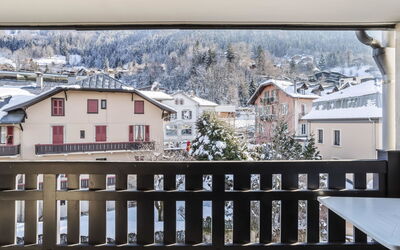 Saint Gervais 410: Bâtiment, Neige, Propriété, Fenêtre, Ciel, Clôture, Maison, Arbre, Bois, Matin