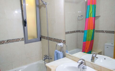 Benicarlo: Miroir, Robinet, Luminaire Plomberie, Évier, Photographier, Lavabo, Salle De Bains, Baignoire