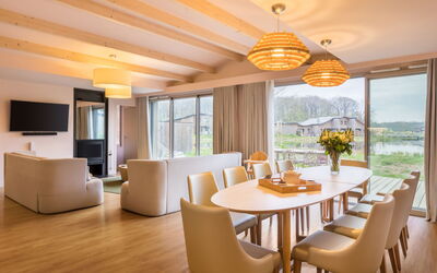 Cottage Vip 651.7: Meubles, Propriété, Ciel, Bâtiment, Fenêtre, Table, Bois, Ombre, Chaise, Porche