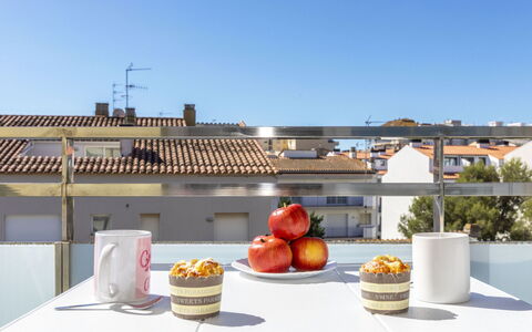 Montse: Balcon, Plante D'Appartement, Mobilier De Jardin