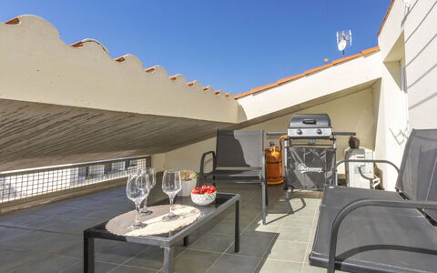 Montse: Sol, Sol, Plafond, Chaise, Balcon, Appartement Penthouse