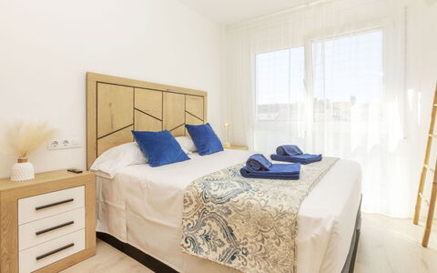 Montse: Meubles, Lit, Design Intérieur, Chambre, Sol, Sol, Drap De Lit, Literie, Bois, Pièce