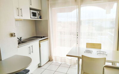 Primavera 919.3: Meubles, Design Intérieur, Sol, Sol, Chaise, Table Cuisine Et Salle A Manger, Appartement, Pièce, Cuisine, Comptoir