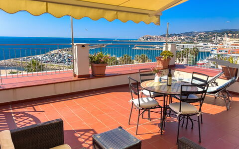 Vista Mare Borgo Peri: Meubles, Recours, Balcon, Appartement, Chaise, Pot De Fleur, Eco Hôtel, Plante D'Appartement, Ombre, Tache De Bois
