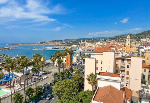 Vista Mare Borgo Peri: Nuage, L'Eau, Ciel, Bâtiment, Jour, Propriété, Bleu, Fenêtre, Arbre, Architecture