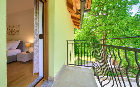 Magna Tilia: Propriété, Plante, Bois, Design Intérieur, Architecture, Bâtiment, Mur, Immobilier, Arbre